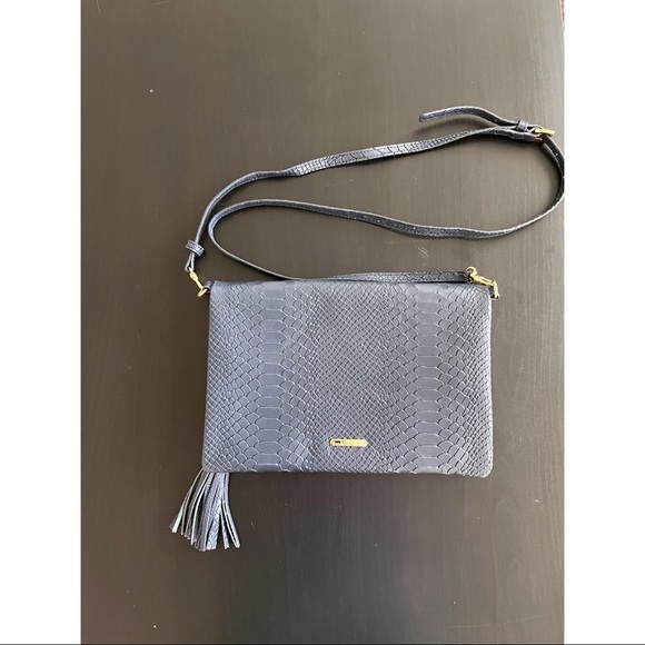 GiGi New York navy fold over clutch - New without tags - Picture 3 of 8